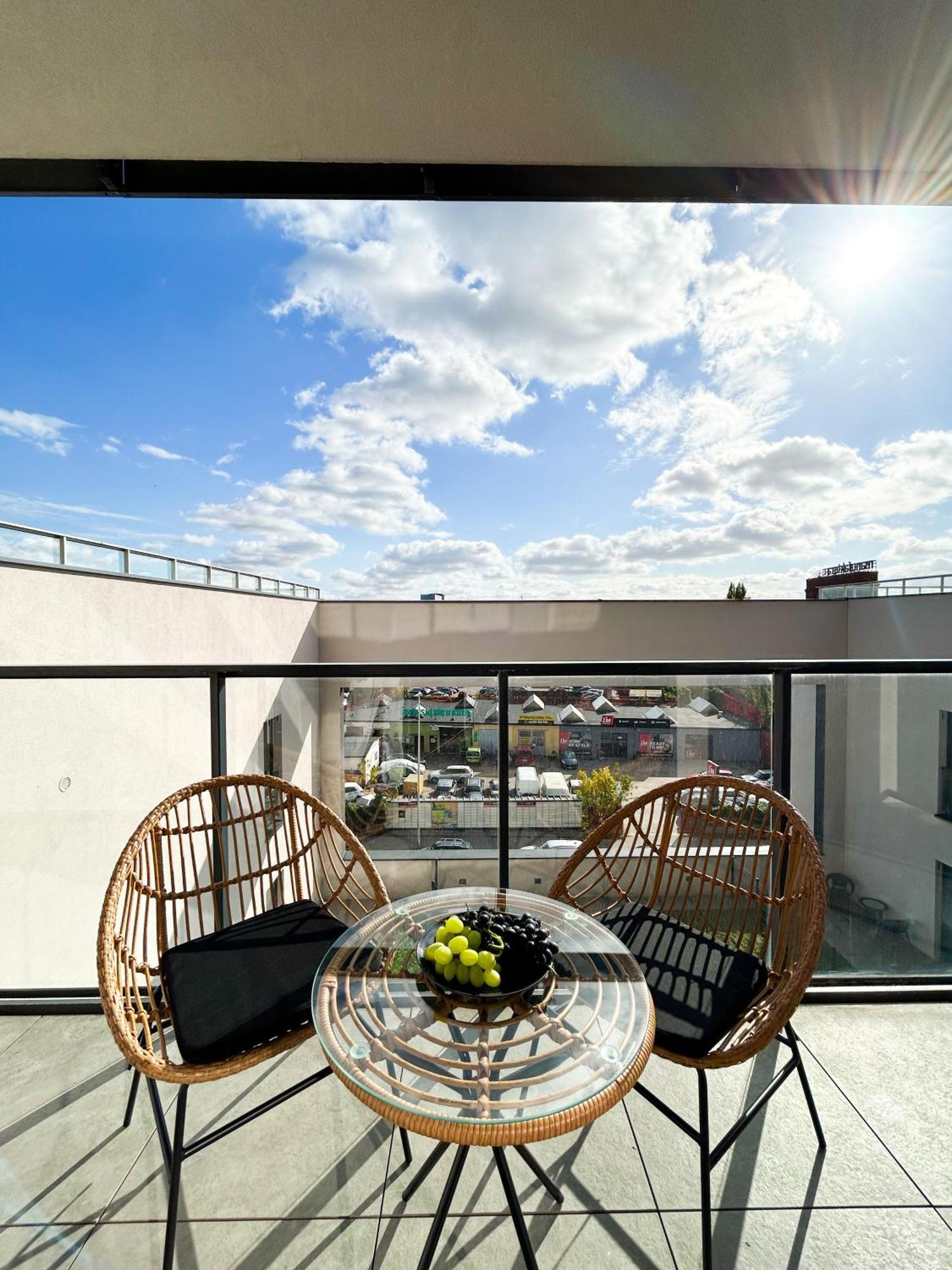 Lumina Stylish 3-Room Apart With Balcony Lodz  Luaran gambar