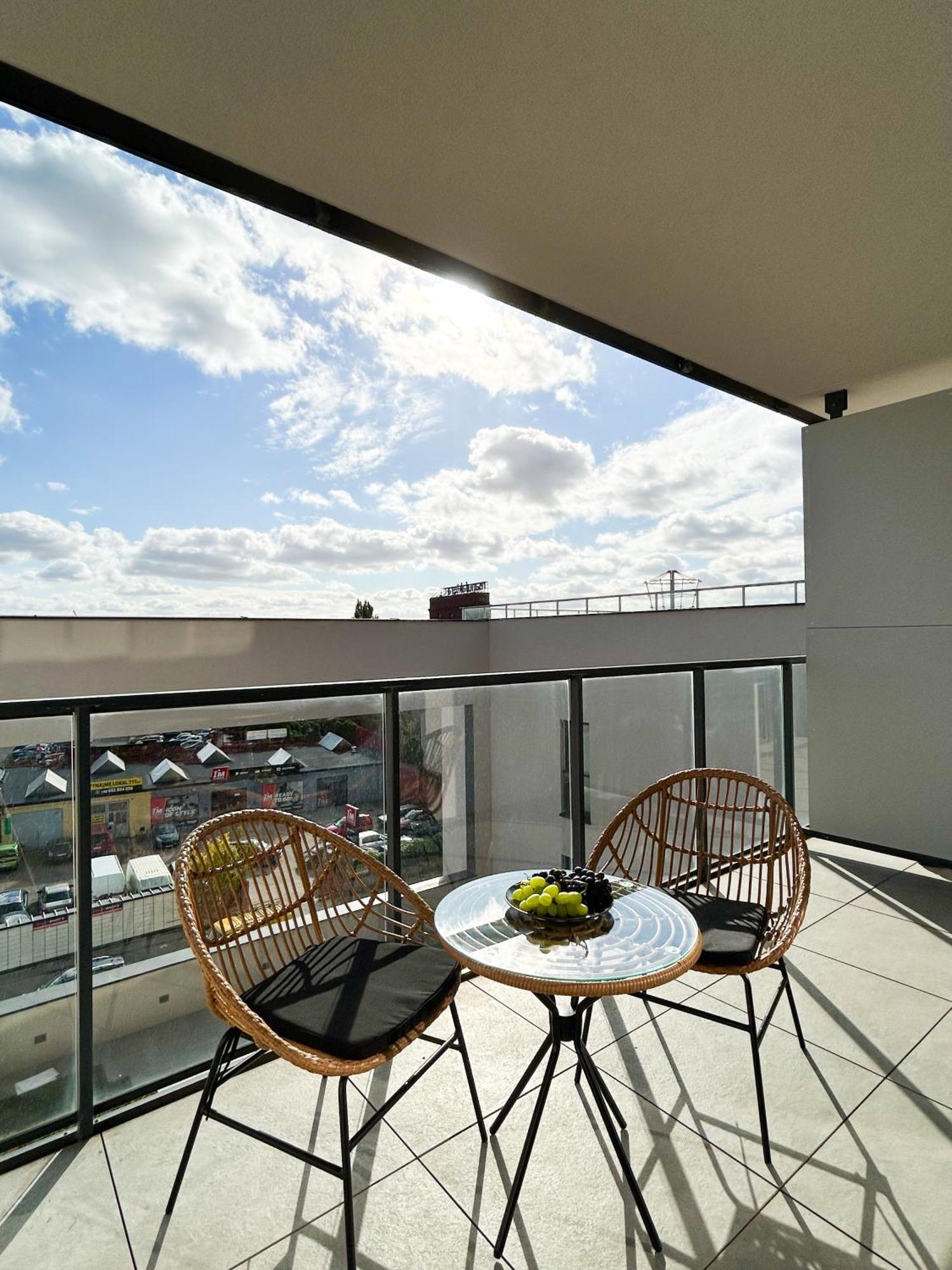 Lumina Stylish 3-Room Apart With Balcony Lodz  Luaran gambar