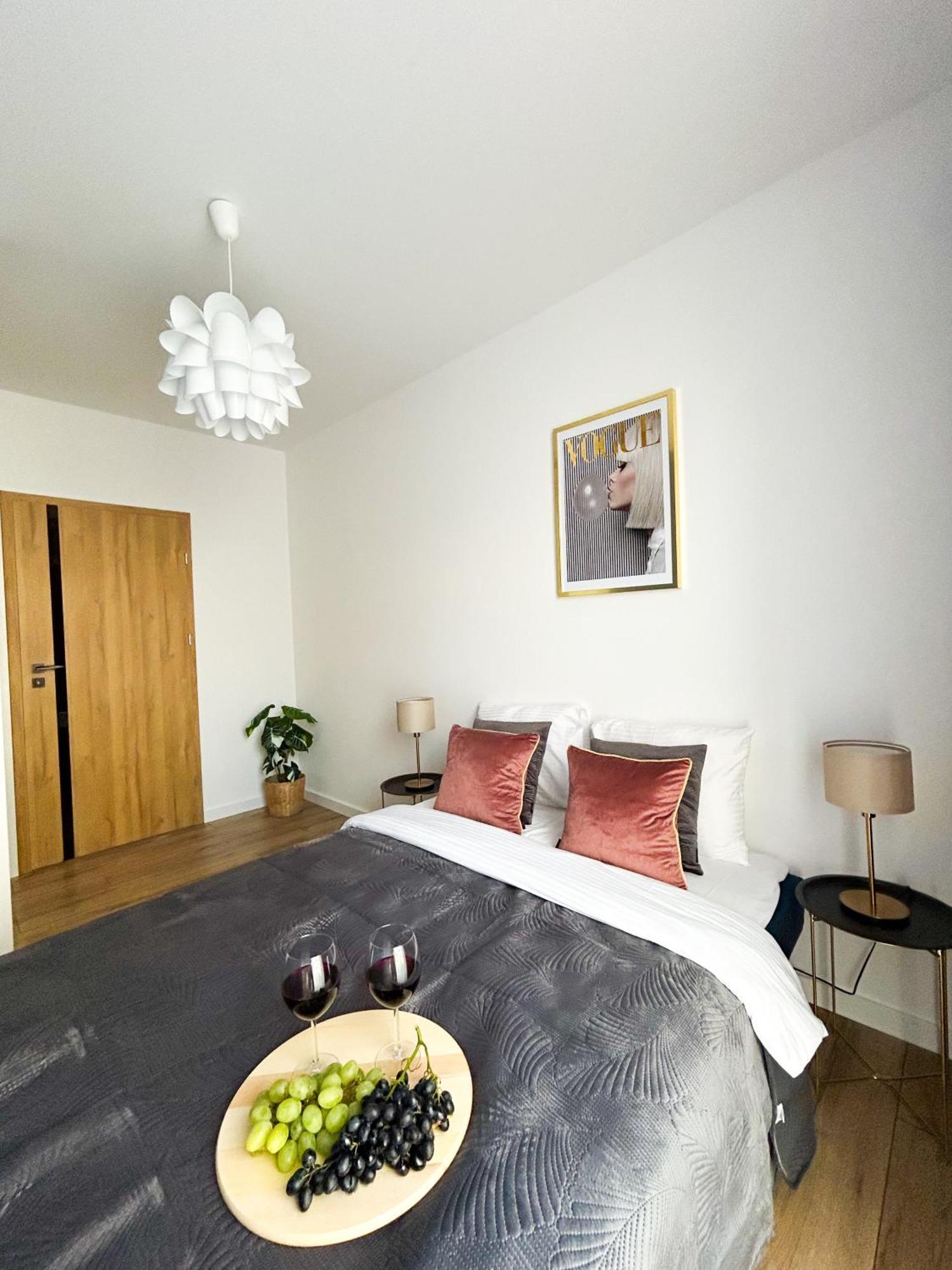 Lumina Stylish 3-Room Apart With Balcony Lodz  Luaran gambar
